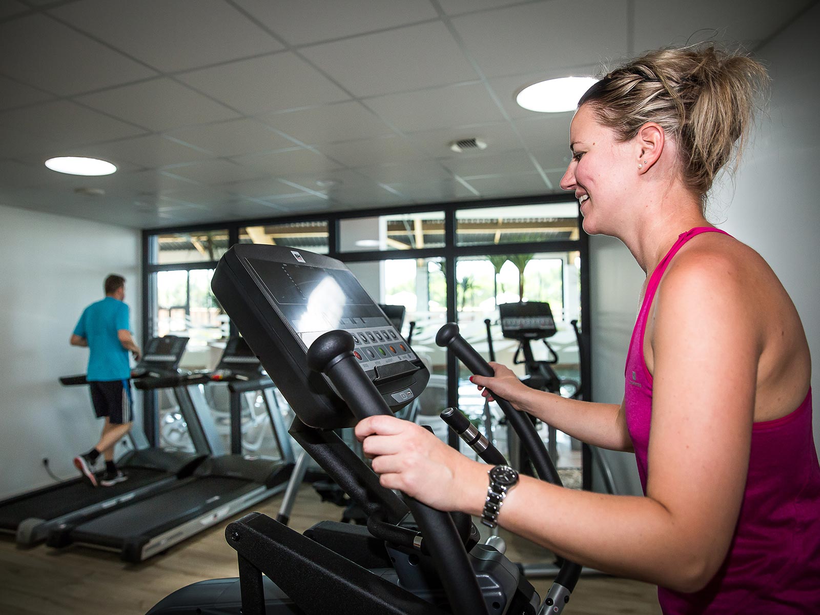 Salle de fitness avec appareil à musculation camping le Pin Parasol