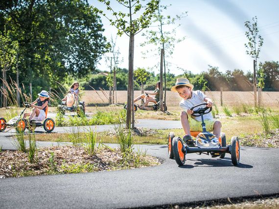 Aire de jeux vélo quartier nature et sens camping le Pin Parasol